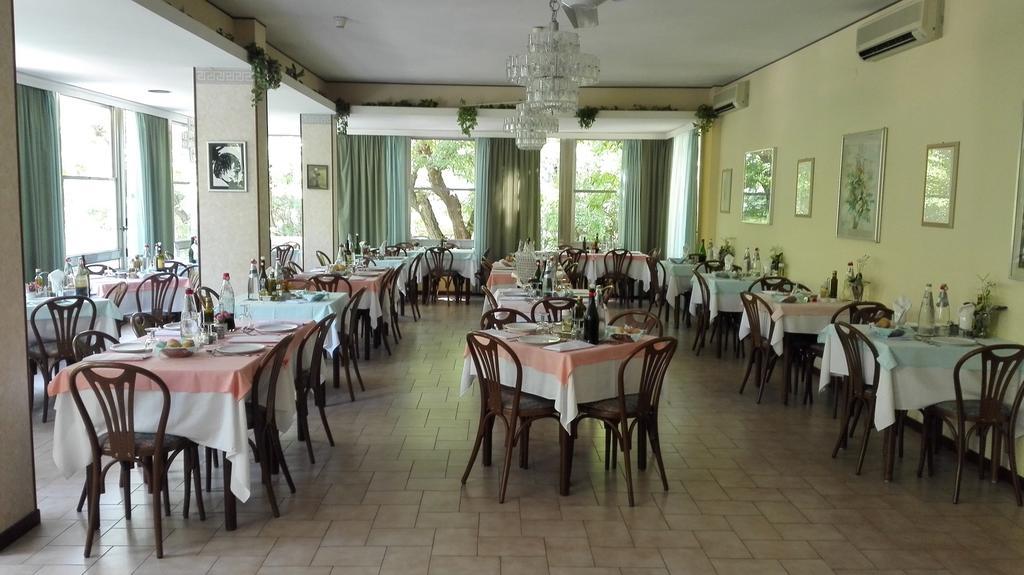 Hotel Betulla Rimini Bagian luar foto